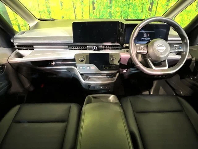 Nissan SERENA WG e−POWER　ルキシオン photo 2
