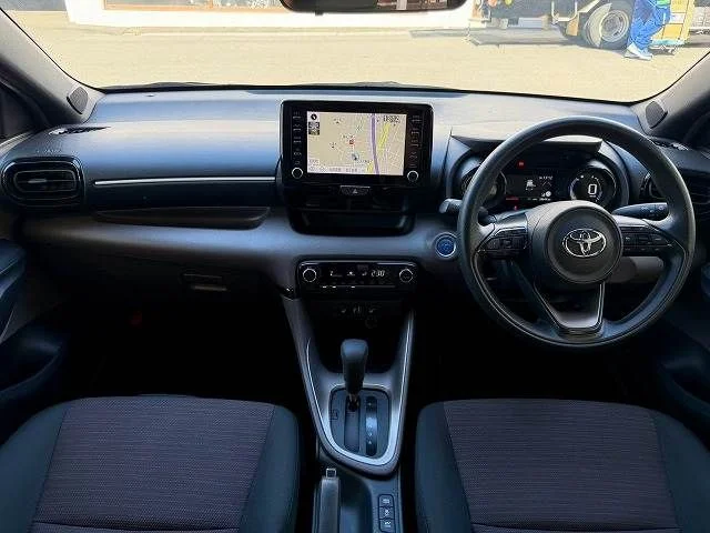 Toyota YARIS HYBRID G photo 2