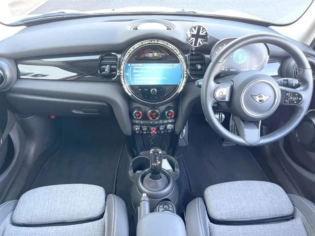 Bmw MINI COOPER SD 5DOOR ベースグレード photo 2