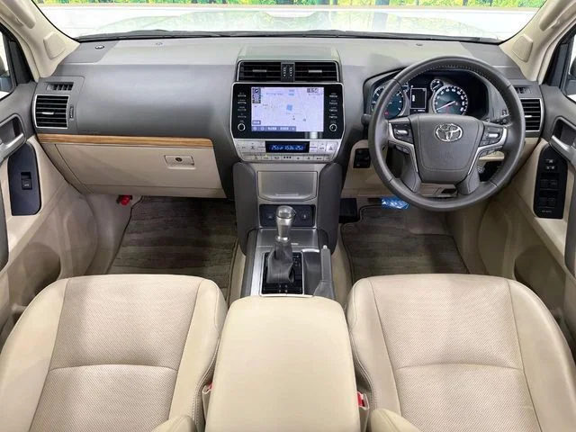 Toyota LANDCRUISER PRADO TX　Lパッケ　マットブラックEd photo 2