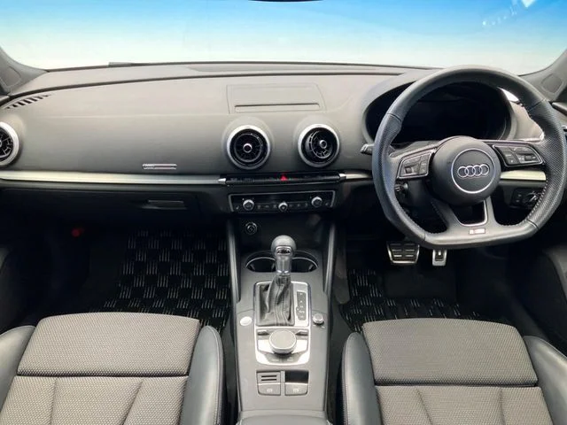 Audi AUDI A3 SPORTBACK Sライン　ブラックスタイリング photo 2