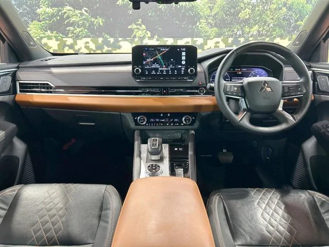 Mitsubishi OUTLANDER PHEV P photo 2