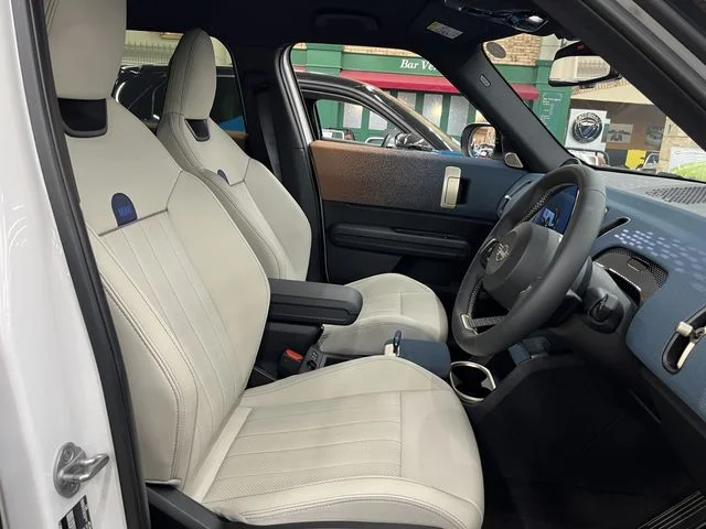 Bmw MINI COUNTRYMAN D photo 4