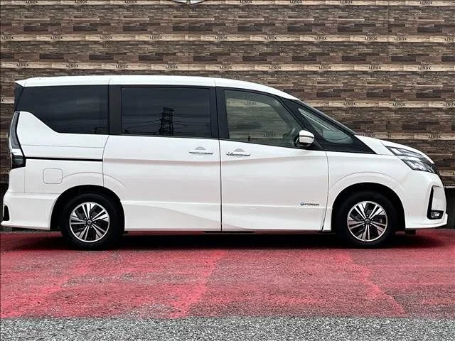 Nissan SERENA WG e−POWER　ハイウェイスターV photo 4