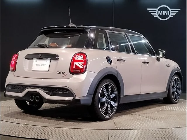 Bmw MINI COOPER SD 5DOOR ベースグレード photo 3