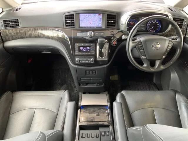 Nissan ELGRAND 4WD VIP photo 2