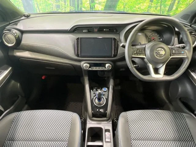 Nissan KICKS X photo 2