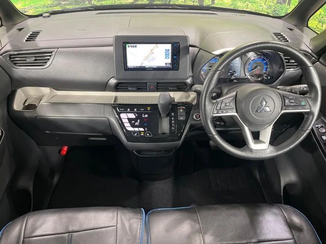 Mitsubishi DELICA MINI T　プレミアム photo 2