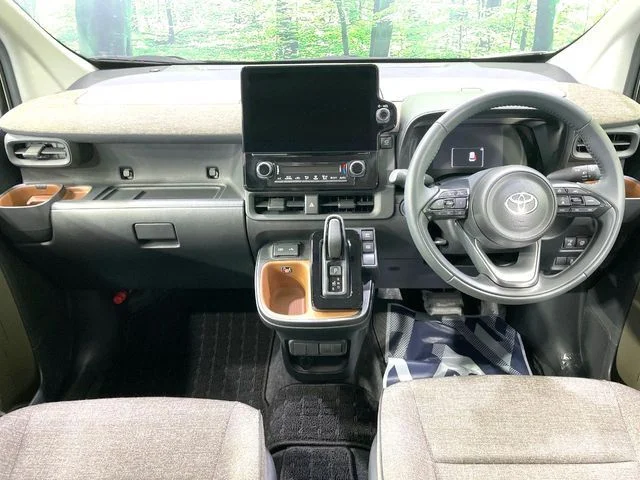Toyota SIENTA HYBRID Z photo 2