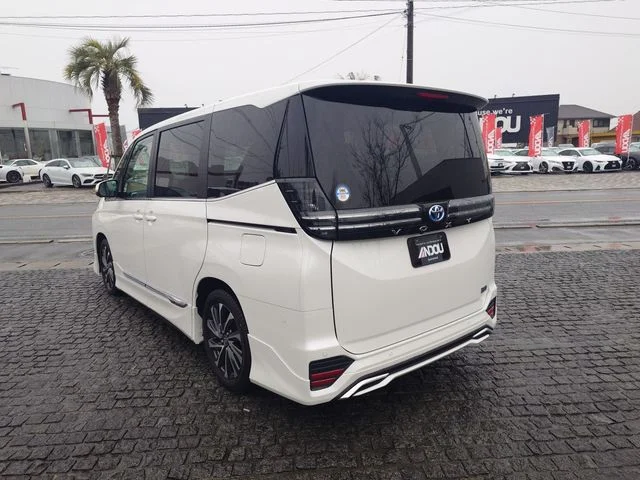 Toyota VOXY HYBRID S−Z photo 3