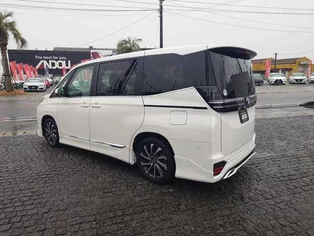 Toyota VOXY HYBRID S−Z photo 4