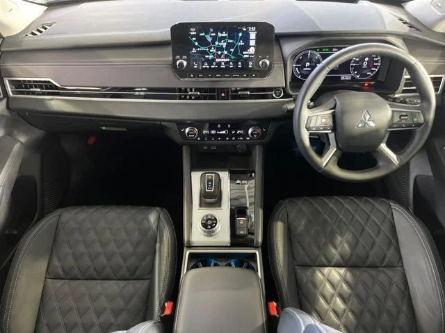 Mitsubishi OUTLANDER PHEV P photo 3