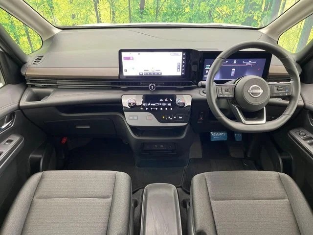 Nissan SERENA WG e−POWER　ハイウェイスター　V photo 3