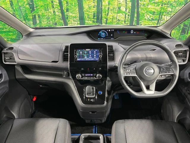 Nissan SERENA WG e−POWER　ハイウェイスター　V photo 2