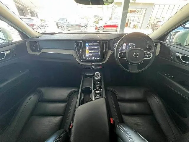 Volvo VOLVO XC60 B5　AWD　インスクリプション photo 2
