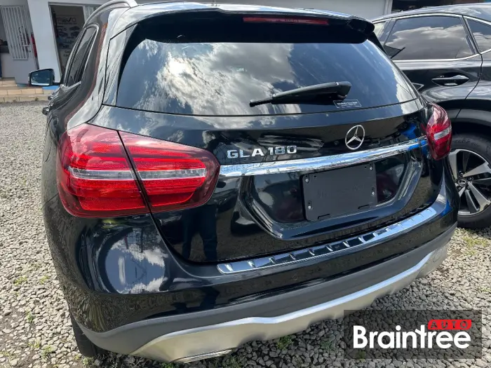 Mercedes A-Class A180 — Steering & Dash