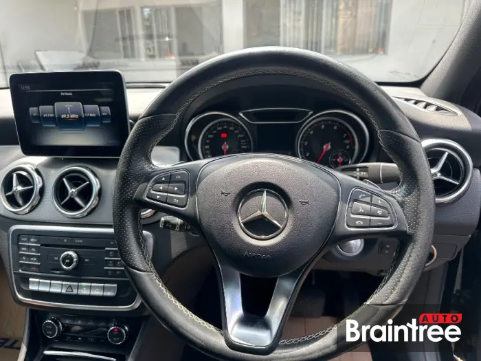 Mercedes A-Class A180 — Engine