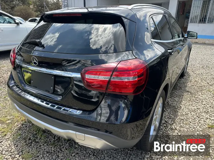 Mercedes A-Class A180 — Second Row