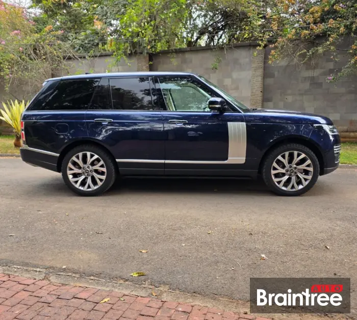 Landrover Range Rover  T/c  5 Door 530PS Autobiography — Second Row